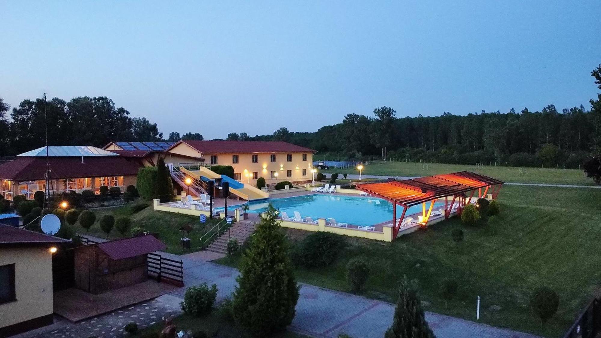 Ligetalja Termal Hotel Peneszlek Exterior photo