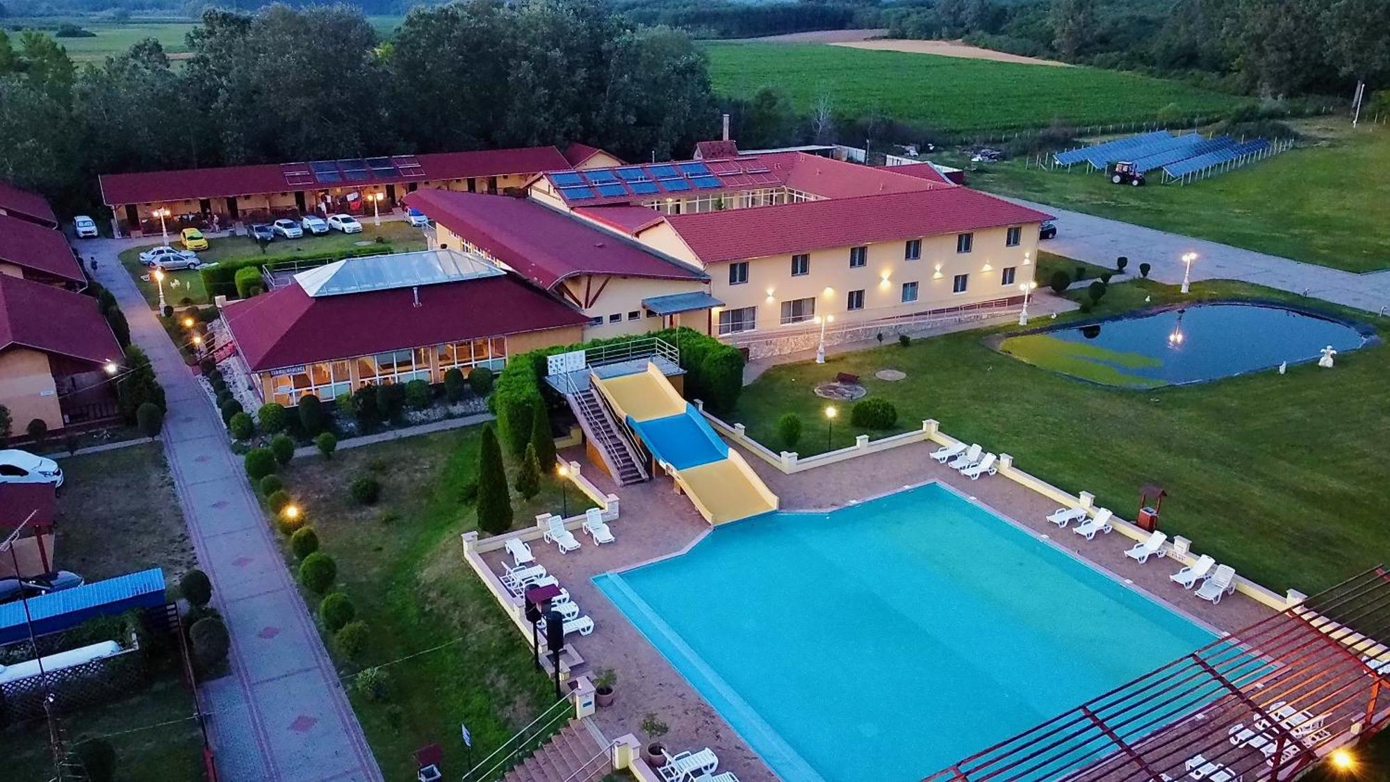 Ligetalja Termal Hotel Peneszlek Exterior photo