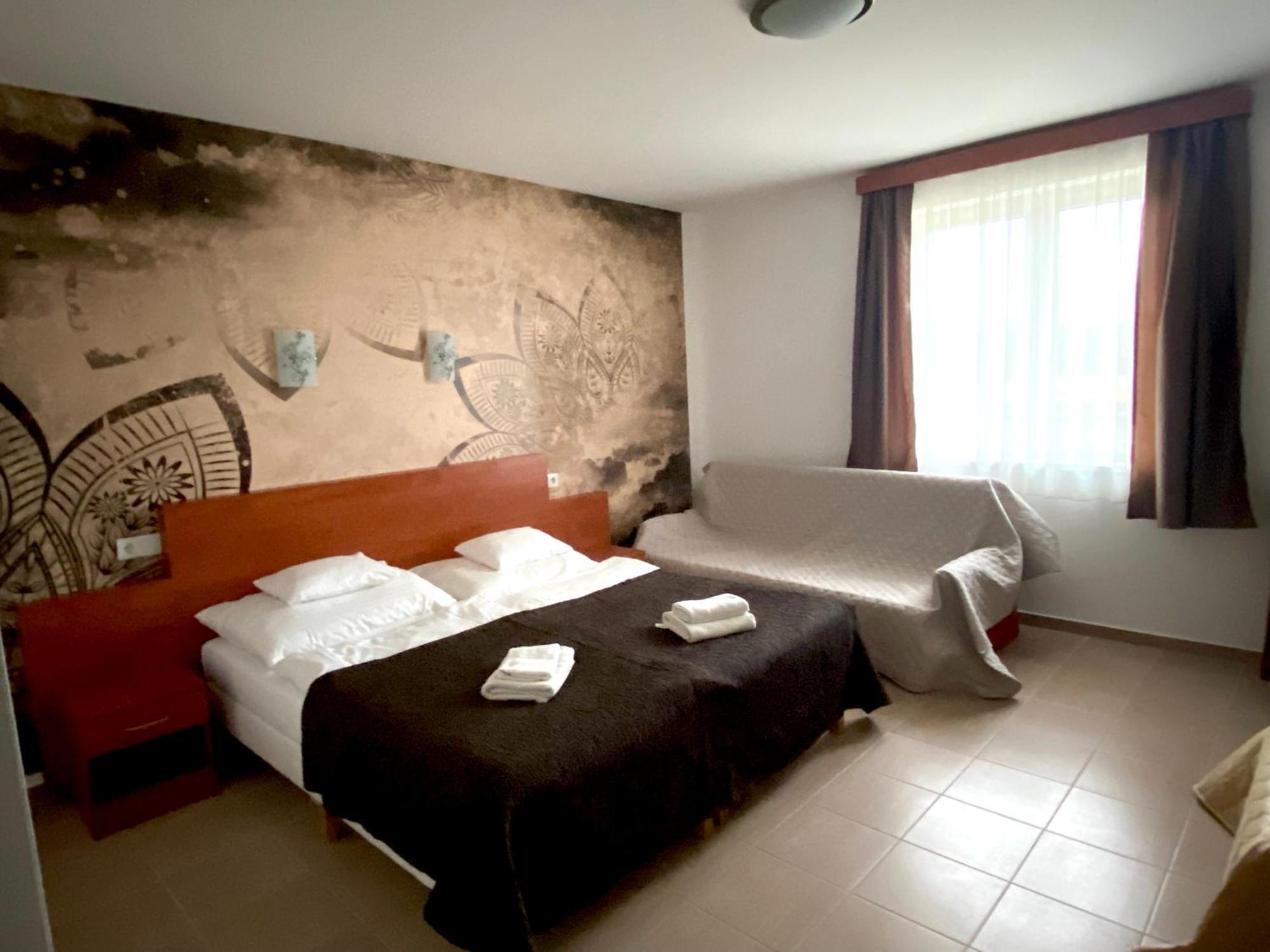 Ligetalja Termal Hotel Peneszlek Exterior photo